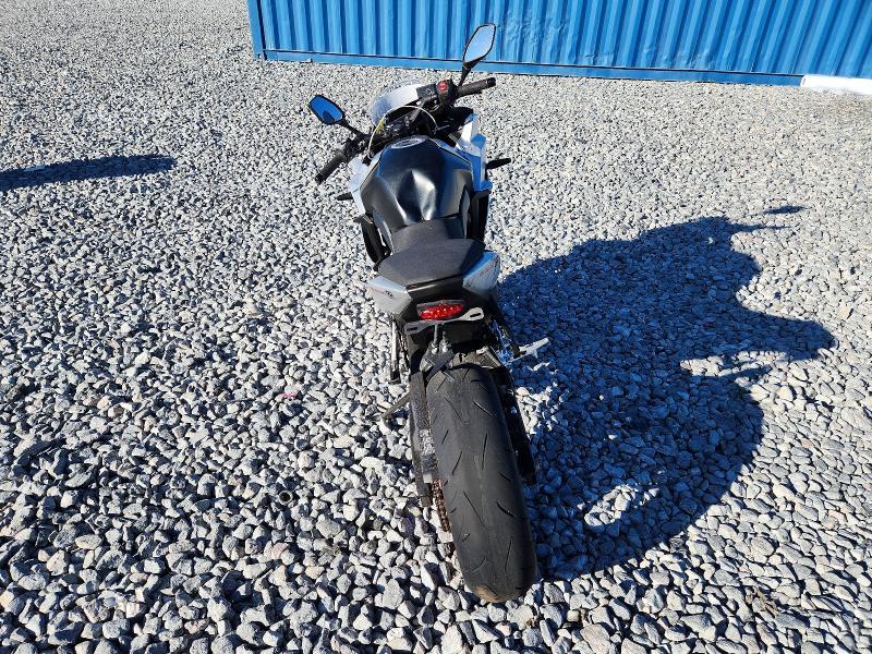 Suzuki GSX‑8R/GSX800 F