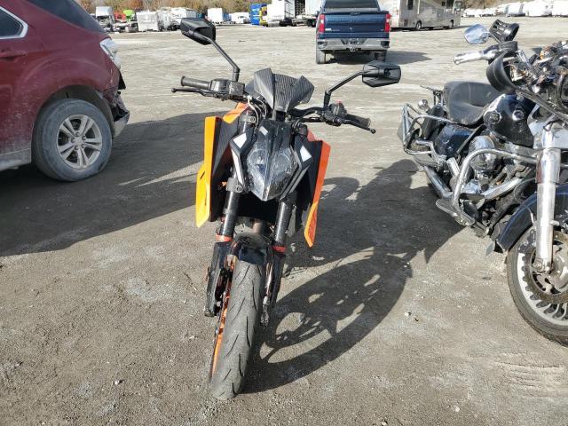 KTM 390, Duke