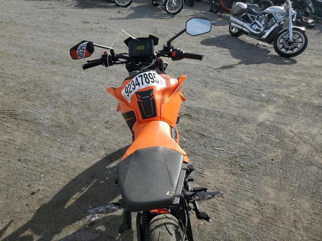 KTM 390, Duke