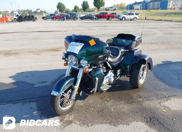 Harley-Davidson FLHTCUTG Tri Glide Ultra