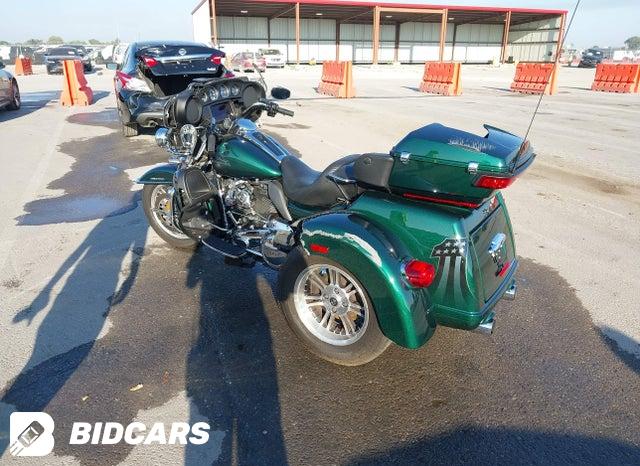 Harley-Davidson FLHTCUTG Tri Glide Ultra