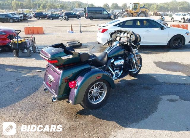 Harley-Davidson FLHTCUTG Tri Glide Ultra