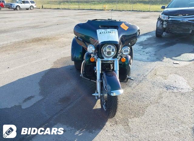 Harley-Davidson FLHTCUTG Tri Glide Ultra