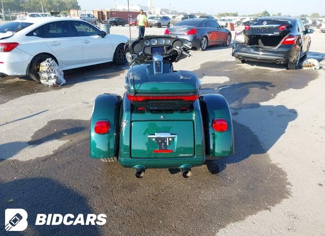 Harley-Davidson FLHTCUTG Tri Glide Ultra