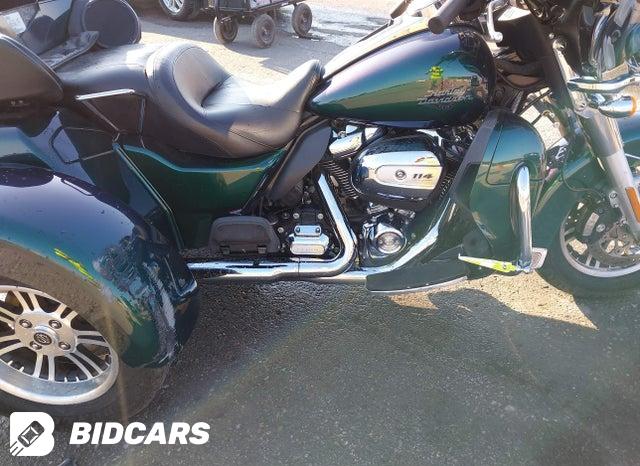 Harley-Davidson FLHTCUTG Tri Glide Ultra