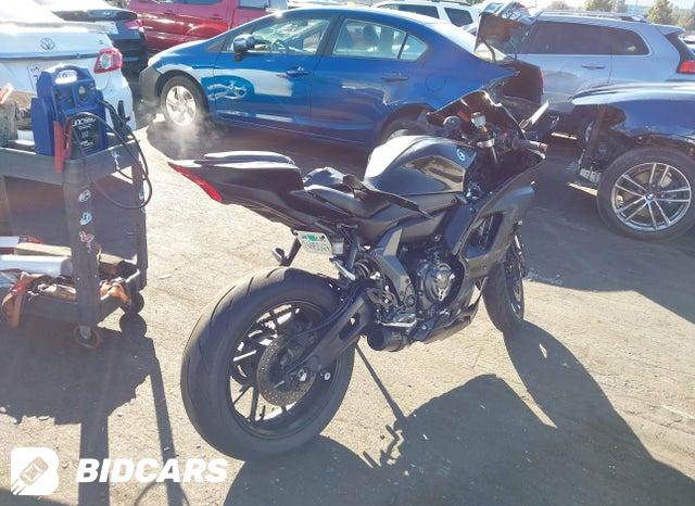 Yamaha YZFR7